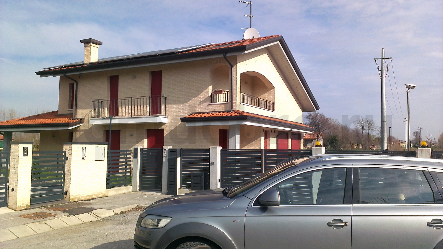 Фото двухэтажного дома из декоративного кирпича S.Anselmo Roma
